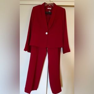 Dress Barn’s🔥Red 2pc Pantsuit says when you wear me you wear confidence! SZ 12